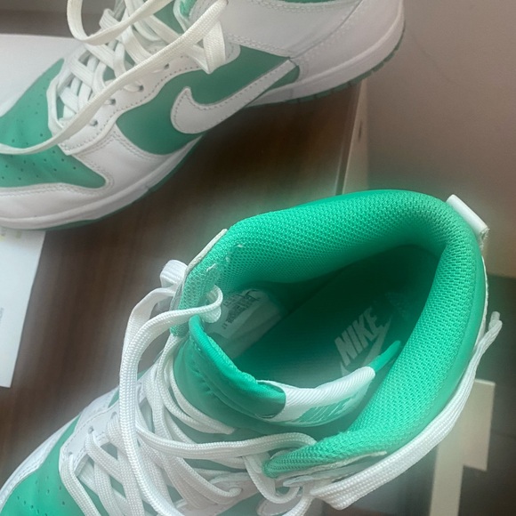 Nike Dunk High Retro Color Green ?